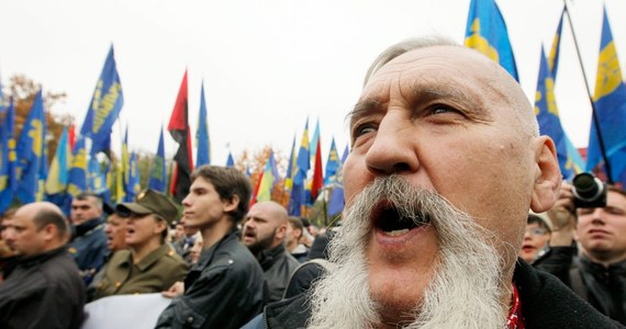 Ulicami Kijowa przeszedł Marsz Walki, poświęcony 71. rocznicy stworzenia Ukraińskiej Powstańczej Armii (UPA), a zorganizowany przez opozycyjną, nacjonalistyczną partię Swoboda. Podobne marsze odbywają się co roku w święto Opieki Matki Boskiej (tzw. Pokrowy), uznawane za dzień powstania UPA, oraz obchodzone od początku lat 90. jako dzień ukraińskiego kozactwa. 