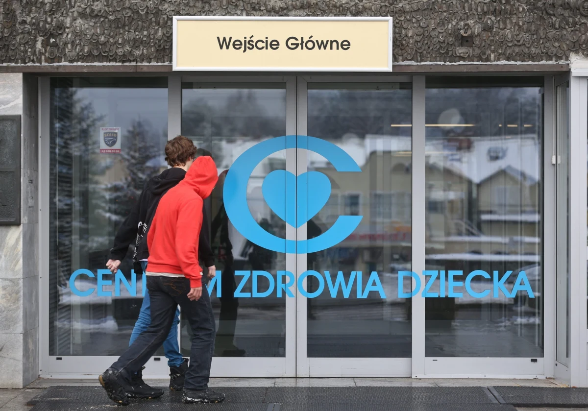 Czteroletnia Andżelika, która we wrześniu zatruła się grzybami, została wypisana z OIOM-u – dowiedział się reporter RMF FM. Dziewczynka trzy tygodnie temu przeszła przeszczep wątroby. Dziecko po godz. 10 zostało przeniesione na oddział chirurgii Centrum Zdrowia Dziecka.