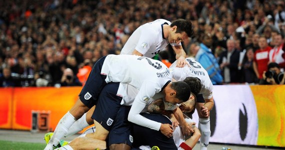 Polska przegrała na Wembley z reprezentacją Anglii 0:2 w ostatnim swoim występie w eliminacjach piłkarskich mistrzostw świata. Gole dla gospodarzy zdobyli Wayne Rooney w 41. i Steven Gerrad w 88. minucie gry. Tym samym zapewnili swojemu zespołowi awans do mundialu w Brazylii.