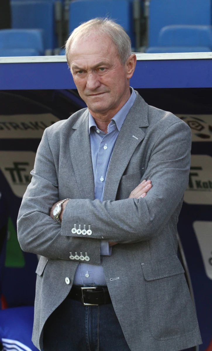 Zdaniem byłego selekcjonera piłkarskiej reprezentacji Polski Franciszka Smudy najlepiej, aby na tym stanowisku następcą Waldemara Fornalika była osoba nie znająca języka polskiego. Przyznał jednak, że w Polsce jest wielu utalentowanych trenerów.  