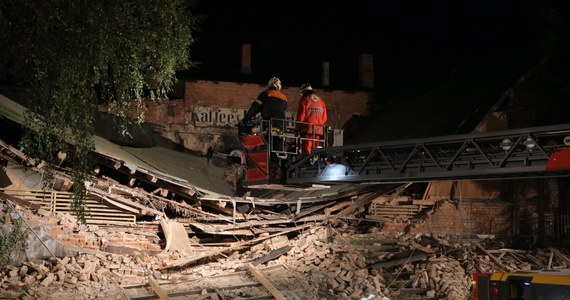 W Lubece w Niemczech zawalił się liczący 100 lat budynek. Ratownicy poszukują 15-letniej dziewczyny, która może być pod gruzami budynku.
