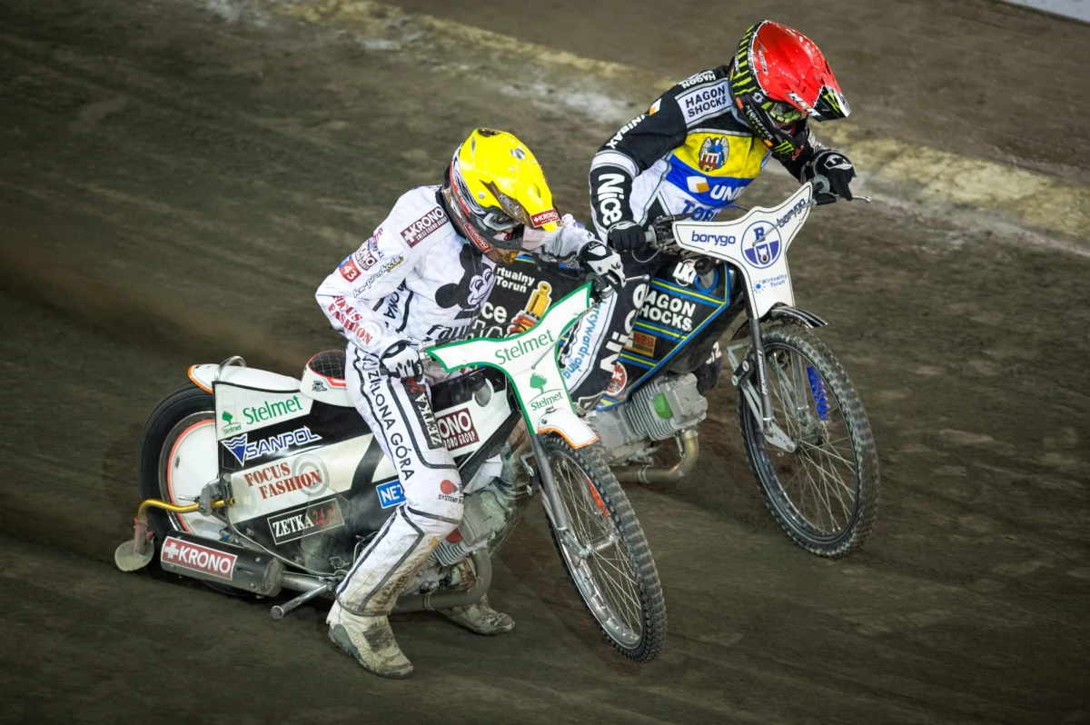 Wysokie kary dla żużlowego Unibaksu Toruń mogą oznaczać, że drużyna wycofa się z rozgrywek w przyszłym sezonie – dowiedział się nieoficjalnie reporter RMF FM Paweł Balinowski. Za odmowę wystąpienia w decydującym o mistrzostwie Polski meczu finałowym ze Stelmetem Falubazem Zielona Góra, klub musi zapłacić 2,5 miliona złotych grzywny i dostał też 12 ujemnych punktów. 