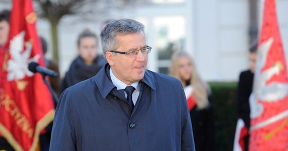 Prezydent Bronisław Komorowski jest liderem rankingu zaufania do polityków, ufa mu 69 proc. badanych przez CBOS. Na kolejnych miejscach są: minister spraw zagranicznych Radosław Sikorski (41 proc.) i szef SLD Leszek Miller (34 proc.). Najmniej Polacy ufają natomiast Januszowi Palikotowi i Donaldowi Tuskowi.