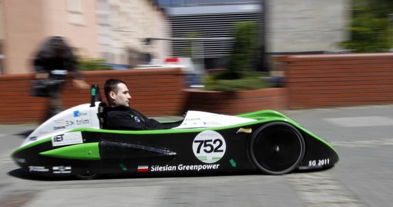 Studenci Politechniki Śląskiej skonstruowali bolid elektryczny i wystartowali nim w wyścigu Greenpower Corporate Challenge, który odbył się na legendarnym Goodwood Motor Circuit  w Wielkiej Brytanii. Pokonali nawet jaguara - donosi "Dziennik Zachodni".