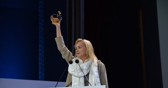 Sharon Stone, amerykańska aktorka, producentka i działaczka dobroczynna odebrała w Warszawie Nagrodę Pokoju. Nagroda została jej wręczona na zakończenie XIII Światowego Szczytu Laureatów Pokojowej Nagrody Nobla. 