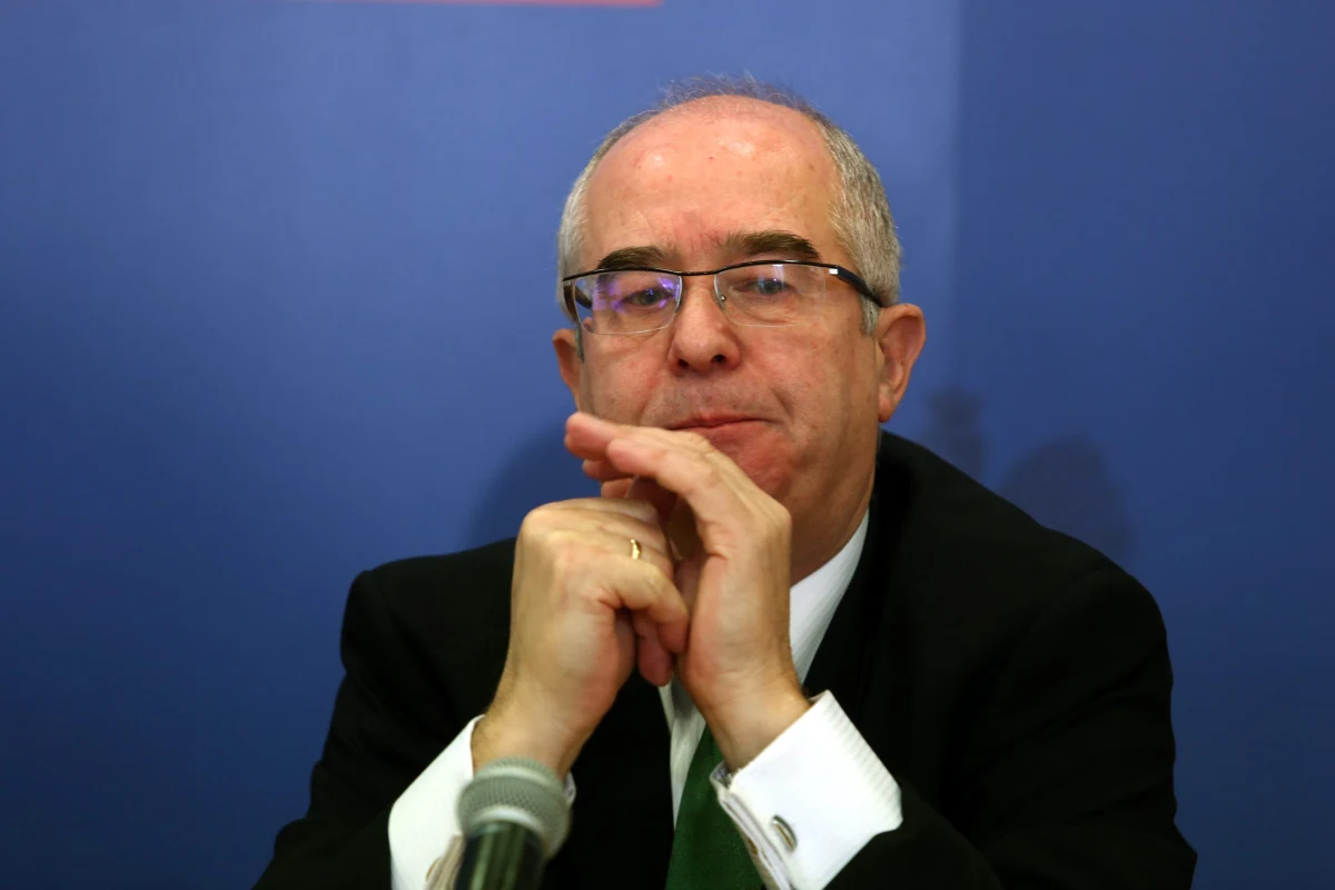 Policyjna grupa "Generał", badająca okoliczności śmierci Marka Papały, popełniła rażące błędy. Mamy materiały, które uzasadniają postawienie zarzutów - mówi "Gazecie Wyborczej" prokurator generalny Andrzej Seremet o śledztwie dot. błędów w postępowaniu ws. zabójstwa gen. Marka Papały. Dopytywany, czy to zarzuty bardziej do policjantów czy prokuratorów, Seremet stwierdza: "Nie chciałbym uprzedzać, ale śledztwo nie ominie żadnej osoby". 