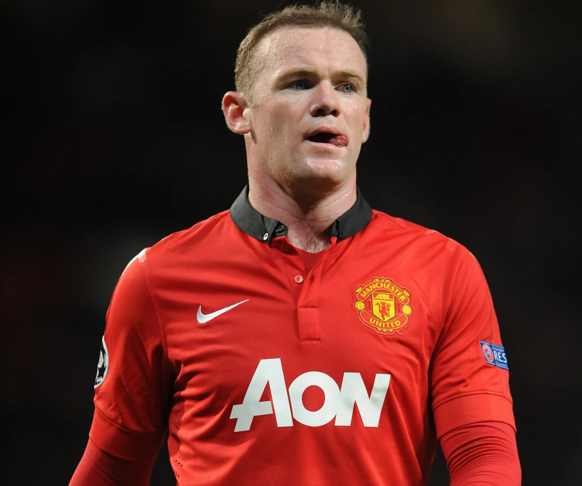 Piłkarz Manchesteru United Wayne Rooney z okazji przypadających w czwartek 28. urodzin otrzymał od kolegów z drużyny autobiografię Aleksa Fergusona. W niej były trener "Czerwonych diabłów"... krytykuje swojego dawnego podopiecznego.