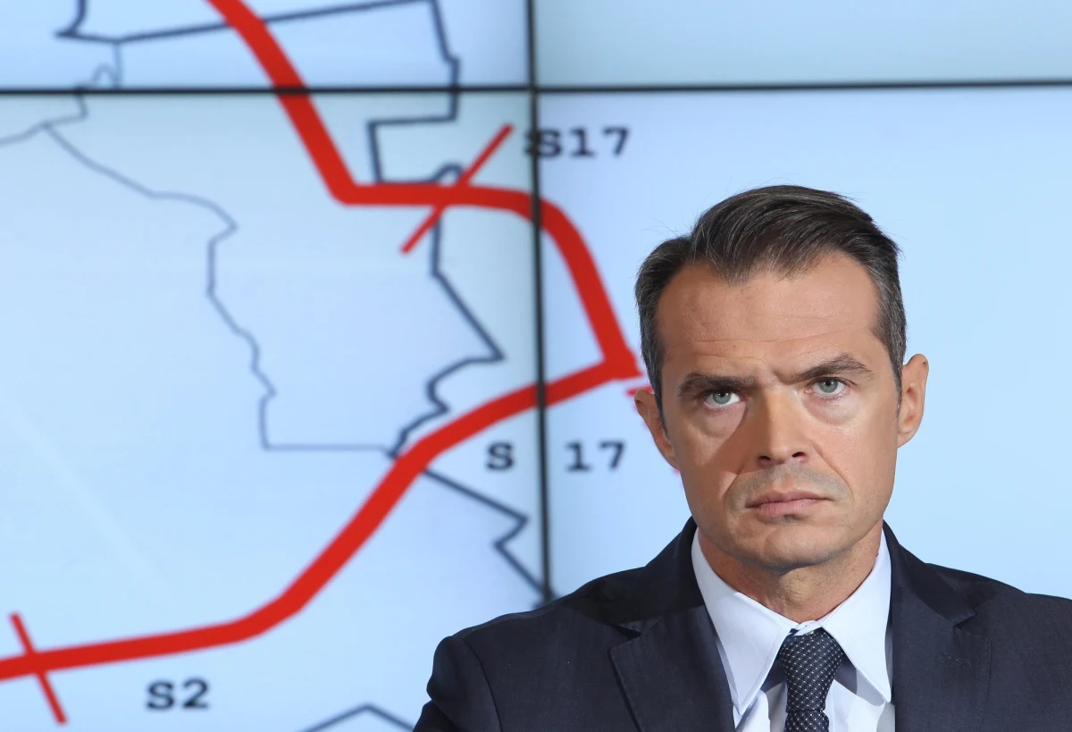 Zegarek ministra Sławomira Nowaka jednak droższy. To kolejny zwrot w śledztwie, bo prokuratura dostała nową opinię biegłego. Poprzednio zegarek był wyceniony na 10 tys. zł, teraz na 15 tys. zł – dowiedział się reporter RMF FM. To może oznaczać kłopoty, bo w oświadczeniu majątkowym trzeba umieszczać przedmioty warte więcej niż 10 tysięcy.