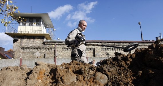 Na terenie dawnego ogrodu przy Areszcie Śledczym w Białymstoku odnaleziono pierwsze szczątki ofiar zbrodni komunistycznych. Prace archeologiczne związane są ze śledztwami Instytutu Pamięci Narodowej. Potrwają do końca miesiąca. Według IPN, na terenie aresztu mogą spoczywać szczątki nawet 200 osób.