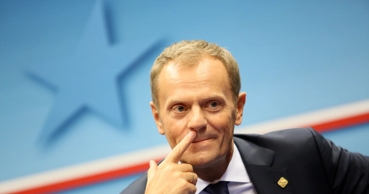 Premier Donald Tusk podczas konferencji prasowej