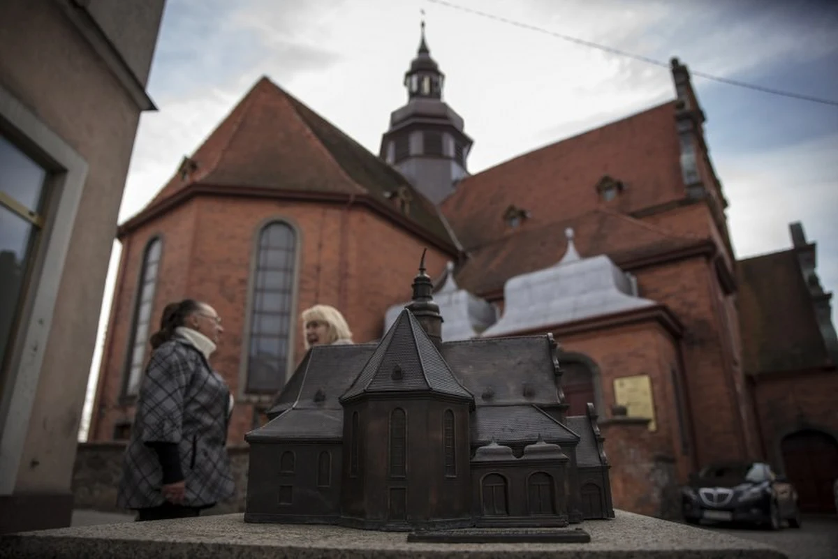 W cyklu Fakty z Twojego miasta odwiedzamy dziś Kościerzynę. "Przepiękne, wyremontowane muzeum kolejnictwa, muzeum akordeonów, pięknie odrestaurowane centrum, dwa sanktuaria, niekwestionowana stolica Kaszub" - tak reklamował miasto i tym samym zachęcał nas do przyjazdu jeden z mieszkańców.