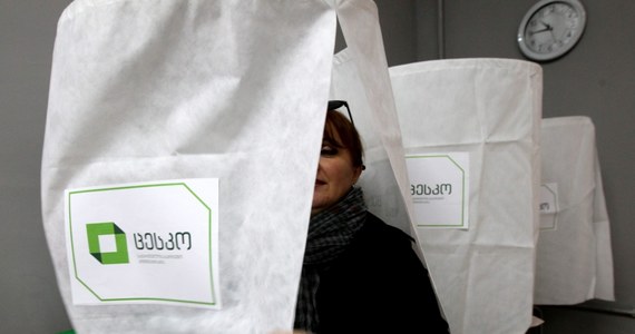 ​W Gruzji rozpoczęły się wybory prezydenckie, które wyłonią następcę kończącego drugą kadencję Micheila Saakaszwilego. O najwyższy urząd w państwie rywalizuje 23 kandydatów.   