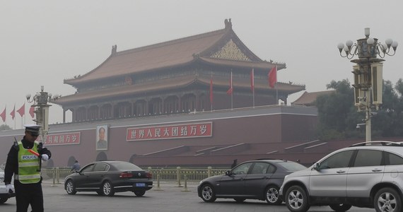 Co najmniej pięć osób zginęło, a 38 zostało rannych, gdy na wypełniony ludźmi plac Tiananmen w Pekinie wjechał samochód - poinformowały lokalne media. Na zdjęciach zamieszczonych w internecie widać było płonący samochód przed bramą prowadzącą do Zakazanego Miasta.