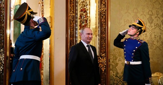 Prezydent Rosji Władimir Putin znalazł się na czele listy najbardziej wpływowych ludzi świata sporządzonej przez amerykański magazyn "Forbes", o czym magazyn poinformował na swej stronie internetowej.