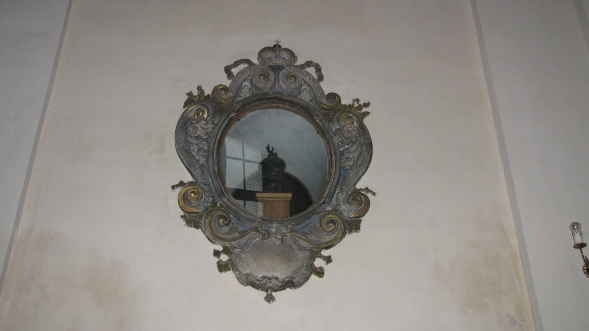 Żyła na świecie 930 lat w osobach przodków swoich, w sercu swym tu ziemskim 55 lat i 22 dni, w sercu syna – teraz i zawsze żyć będzie. Serenissima, dulcissima Karolina… – najpogodniejsza, najsłodsza Karolina, księżna Holsztynu. Ostatni potomek wielkiego rodu Piastów. Taką inskrypcję w języku łacińskim umieszczono w epitafium księżnej Karoliny, ostatniej osoby z rodu Piastów. Urnę, w której wieku temu schowano jej serce można zobaczyć w kaplicy św. Jadwigi, w klasztorze Urszulanek we Wrocławiu. 