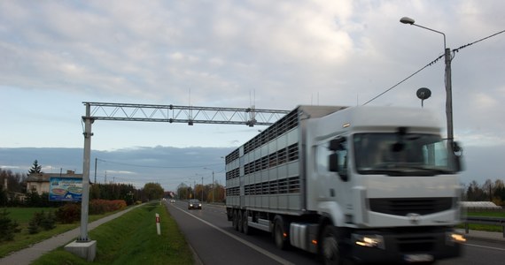 Najwyższa Izba Kontroli ma wątpliwości, czy bramownice systemu viaTOLL są bezpieczne dla kierowców. NIK nie wyklucza, że zawiadomi w tej sprawie prokuraturę. A system viaTOLL się rozrasta - od dziś obejmuje prawie 340 kilometrów nowych dróg. 