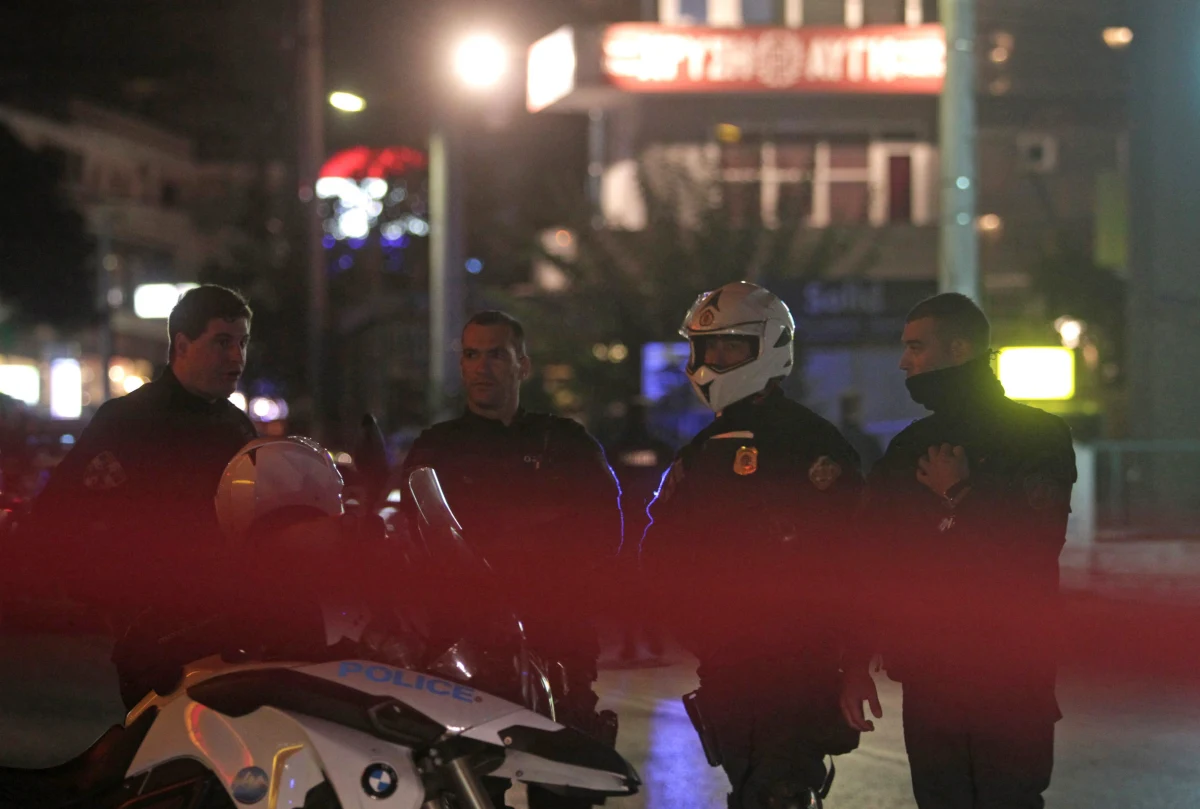 ​Dwie osoby zginęły, a jedna została ciężko ranna, przed biurem greckiej neonazistowskiej partii Złota Jutrzenka na przedmieściu Aten. Zastrzelili je dwaj mężczyźni jadący motocyklem - podały źródła policyjne.