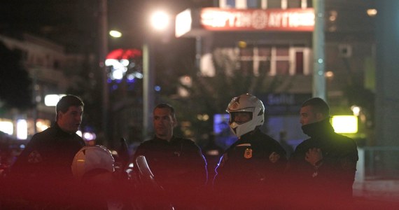 ​Dwie osoby zginęły, a jedna została ciężko ranna, przed biurem greckiej neonazistowskiej partii Złota Jutrzenka na przedmieściu Aten. Zastrzelili je dwaj mężczyźni jadący motocyklem - podały źródła policyjne.