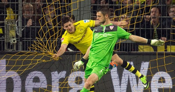 Piłkarz Borussii Dortmund Robert Lewandowski zebrał wiele pochwał za trzy gole w piątkowym meczu 11. kolejki niemieckiej ekstraklasy przeciwko VfB Stuttgart (6:1). "Udowodnił, że jest jednym z najlepszych napastników w Europie" - napisano w mediach.