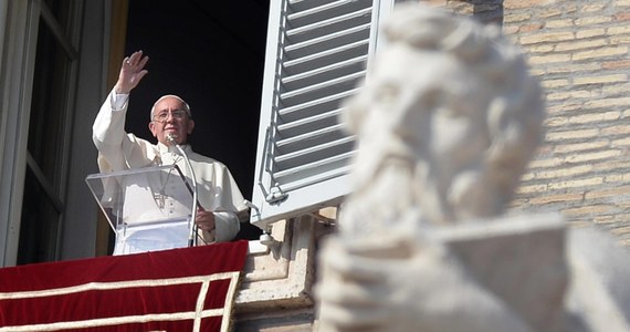 Papież Franciszek powiedział, że żaden zawód, pochodzenie społeczne ani grzech nie przekreśla nikogo w oczach Boga. Podczas spotkania z wiernymi na modlitwie Anioł Pański zachęcał grzeszników, by nie zapominali o Bożym miłosierdziu i przebaczeniu. 