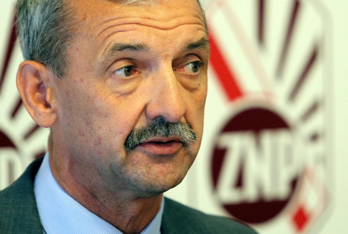 Do 15 listopada ZNP daje czas Ministerstwu Edukacji Narodowej na wycofanie się z części projektu nowelizacji ustawy Karta Nauczyciela. Później zapowiada oflagowanie szkół i akcję informacyjną, potem ogólnopolską manifestację, która ma się odbyć 23 listopada. 