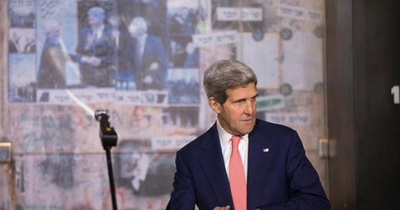 Sekretarz stanu USA John Kerry oświadczył po przybyciu do Jerozolimy, że izraelsko-palestyńskie rozmowy pokojowe natrafiły na poważne trudności, ale nadal są szanse na "pewne porozumienie". "Przybyłem tu bez żadnych złudzeń co do trudności, ale jestem zdeterminowany do pracy" - powiedział Kerry na lotnisku.