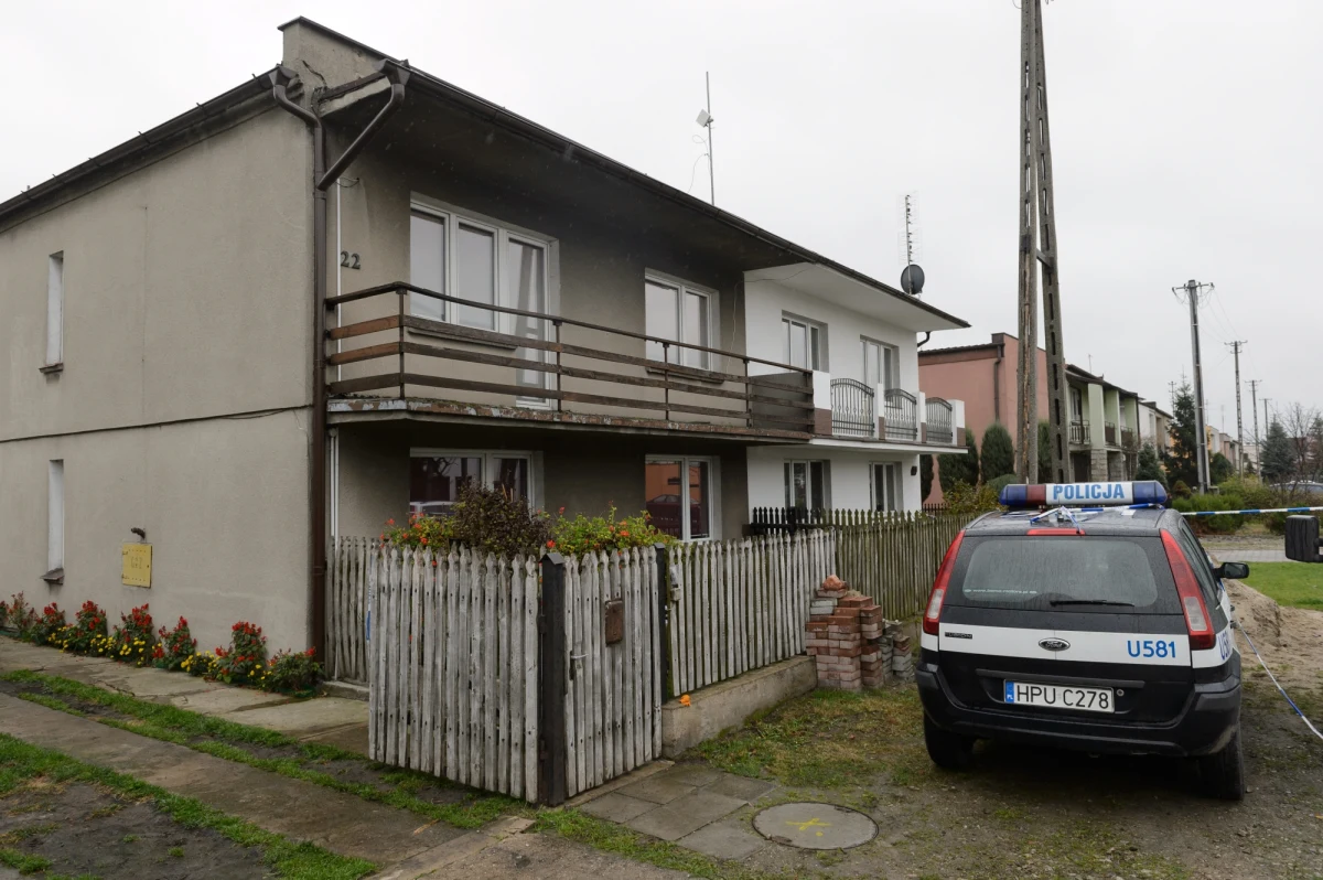 ​26-letni mężczyzna, poszukiwany w sprawie podwójnego zabójstwa w wielkopolskim Rogoźnie, został zatrzymany w Niemczech - podał rzecznik prasowy wielkopolskiej policji Andrzej Borowiak. Norbert J. jest mężem jednej z ofiar. Niemieckiej policji miał się przyznać, że to on zabił dwie kobiety.