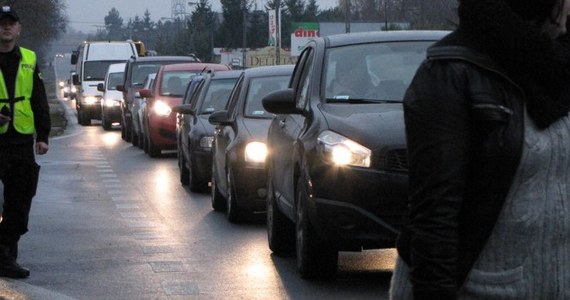 W piątek przez godzinę, w ramach protestu, mieszkańcy Nowosolnej w Łódzkiem blokowali drogę krajową 72. Ludzie przechodzili przez przejścia dla pieszych na ulicy Brzezińskiej przy skrzyżowaniu z Hiacyntową oraz na ulicy Pomorskiej na wysokości posesji 557. 