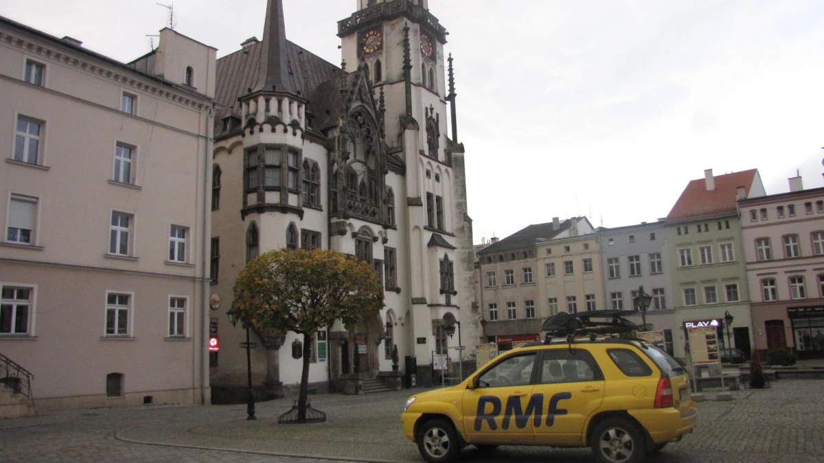 Z tego miasteczka na Dolnym Śląsku bliżej jest do Berlina, Wiednia czy Pragi niż do Warszawy. Jest tu prawie jak w Pizie, zewsząd unosi się duch Frankensteina i wciąż czynny jest jeden z najstarszych mostów w regionie - przedstawiamy Ząbkowice Śląskie.