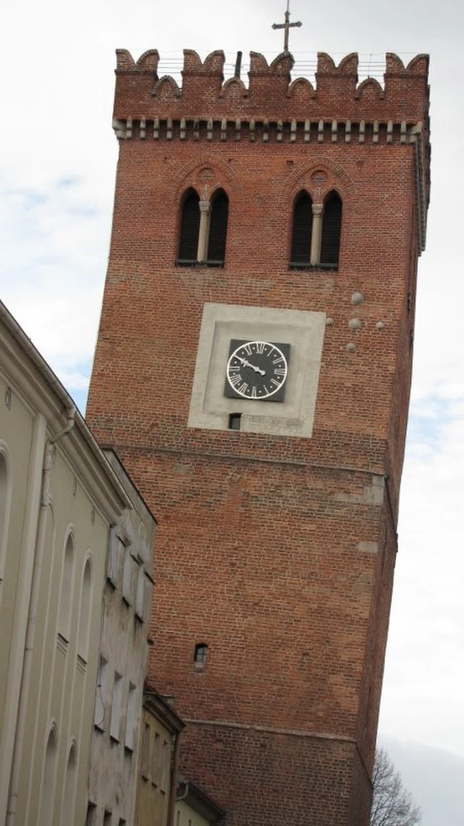 Cudze chwalimy a swego nie znamy... Po co jeździć do Pizy skoro Krzywą Wieżę mamy także u siebie? Taka budowla stoi właśnie w Ząbkowicach!