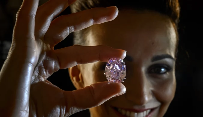 Diament "Pink Star" sprzedany za rekordową sumę 
