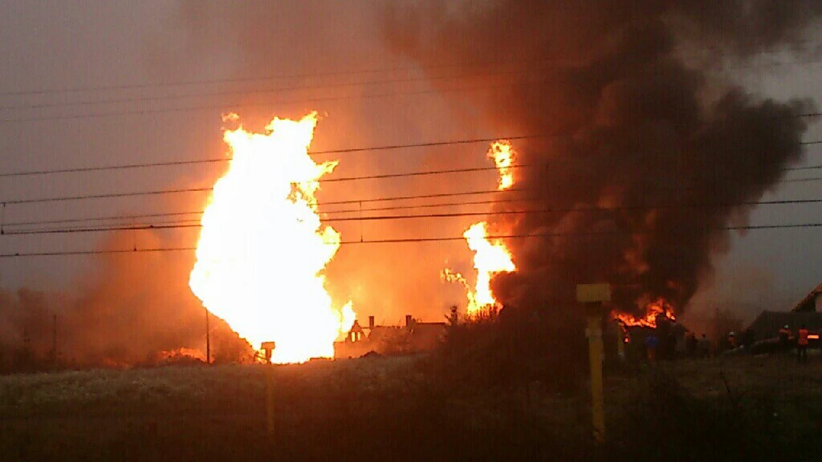 Ogromny pożar w wielkopolskim Jankowie Przygodzkim. Pierwsze informacje napłynęły do nas od słuchaczy na Gorącą Linię RMF FM. Otrzymaliśmy także zdjęcia i filmy palącego się miasteczka.