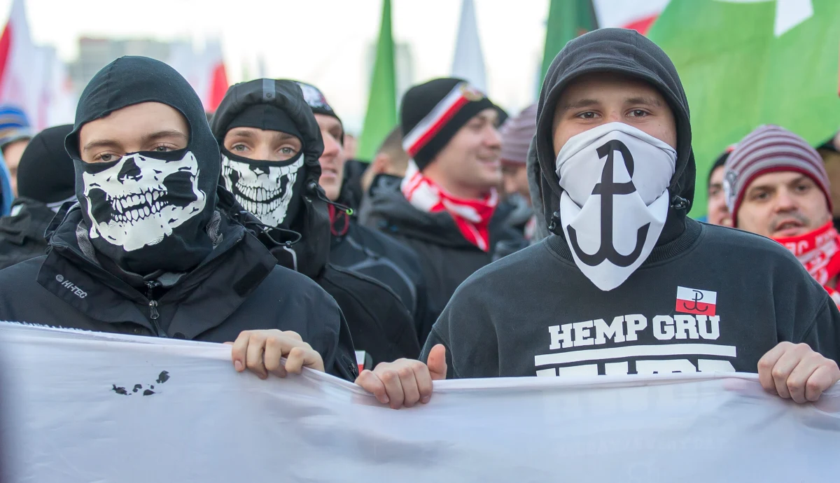 SLD przedstawił dziś projekt zmian w przepisach, zakazujący zasłaniania twarzy w czasie zgromadzeń publicznych. Nawet pobieżna lektura dokumentu przekonuje, że tak sformułowane przepisy w żaden sposób nie zapewnią poprawy bezpieczeństwa.