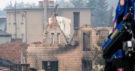 Osiem z trzynastu rodzin poszkodowanych w wyniku wycieku gazu i pożaru w Jankowie Przygodzkim już otrzymało zasiłki celowe w wysokości 6 tys. zł. Wypłacane są kolejne. Część mieszkańców jeszcze dziś będzie mogła wrócić do swoich domów.