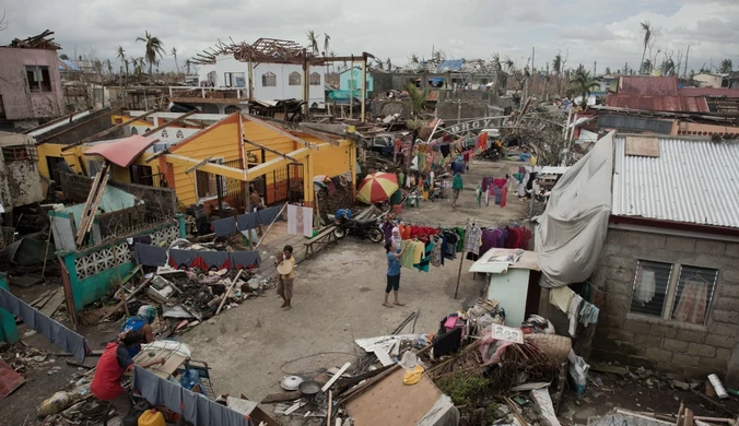 Wielka Brytania zwiększa pomoc dla Filipin zdewastowanych przez tajfun