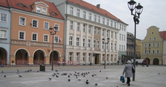 Gliwice to jedno z najstarszych miast na Górnym Śląsku. Jego początki sięgają średniowiecza. Stare harmonijnie łączy się tu z nowoczesnością. Tu krzyżują się dwie autostrady: A4 i A1, kwitnie nauka, nowoczesne technologie i życie kulturalne. Są tu magiczne miejsca, jak Ruiny Teatru Victoria. Jest jedna z najwyższych drewnianych konstrukcji na świecie – Radiostacja. Ostatnio głośno o Gliwicach było za sprawą… wampirów. 