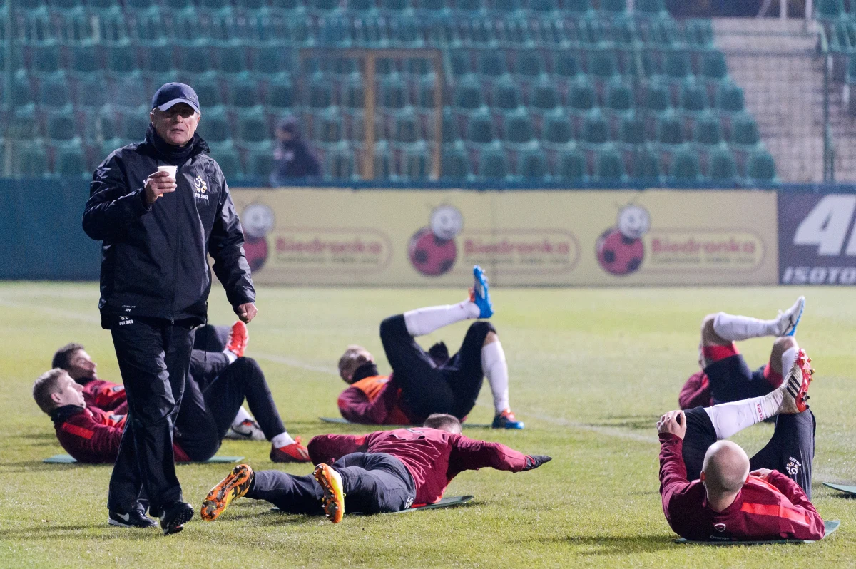 Analityk reprezentacji Polski Hubert Małowiejski poinformował, że we wtorkowym meczu z Irlandią w Poznaniu szykuje się kilka zmian w składzie, ale nie będzie rewolucji. "Zależy nam, by sprawdzić jak najwięcej piłkarzy" - zaznaczył. 