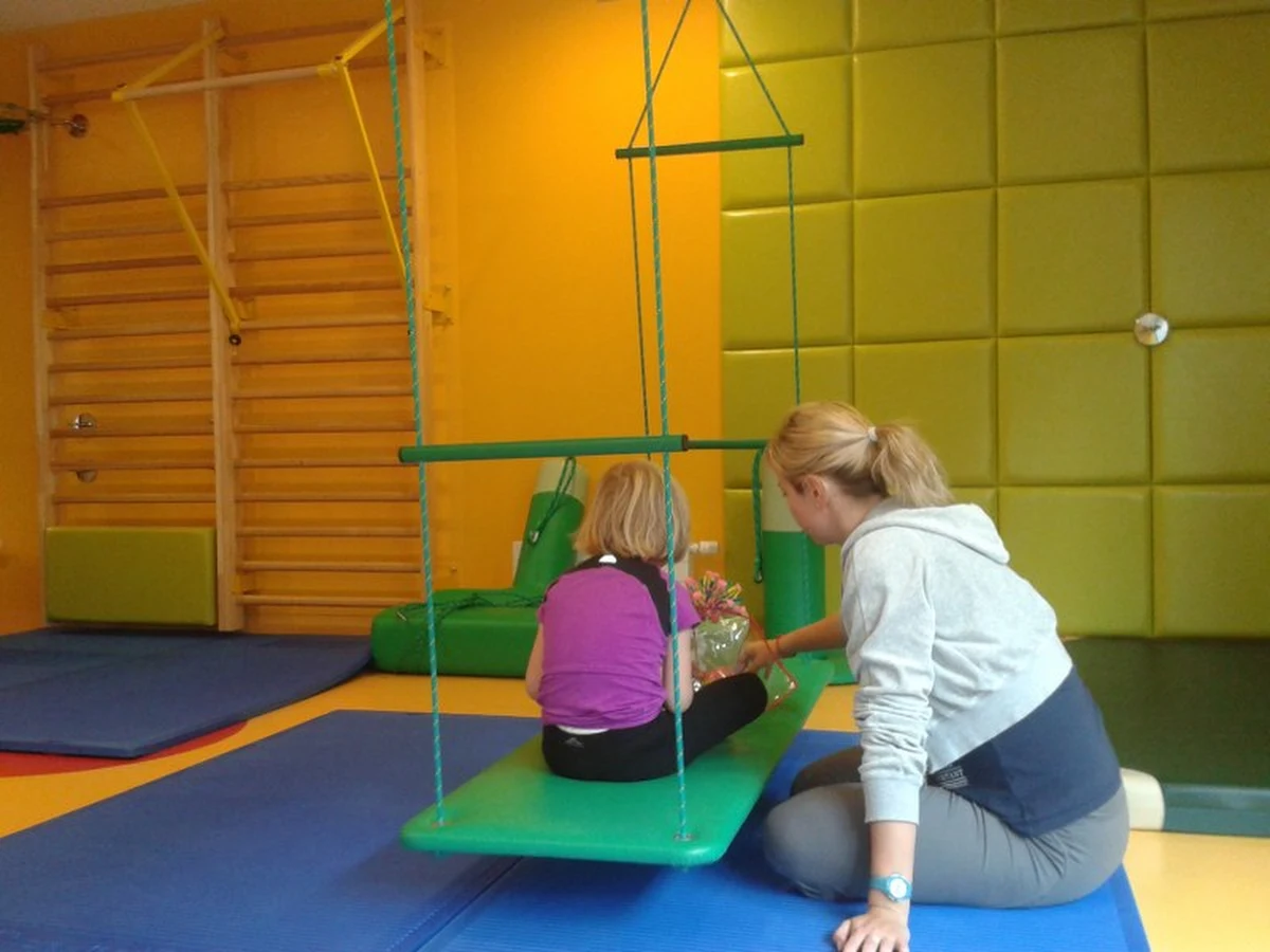 „Największą radość czerpiemy z efektów naszej pracy, a jesteśmy po to, by pomagać niepełnosprawnym dzieciom i ich rodzinom” – mówi Monika Rozkosz-Deichmann. Dyrektorka Biomicusa, nowego warszawskiego ośrodka rehabilitacyjnego fundacji „Zdążyć z pomocą” tłumaczy, że ośrodek w całości został sfinansowany z 1 proc. przekazywanego podatku. To drugi ośrodek fundacji. Pierwszy - Amicus - także mieści się w Warszawie.