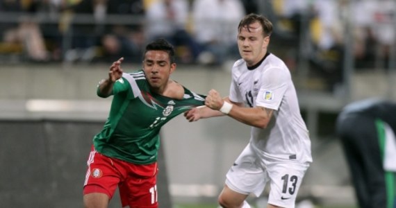 Piłkarze Meksyku pokonali w Wellington Nową Zelandię 4:2 i awansowali do przyszłorocznych mistrzostw świata. W pierwszym meczu barażu interkontynentalnego ekipa z Ameryki Środkowej wygrała 5:1. Znanych jest już 31 uczestników mundialu. 