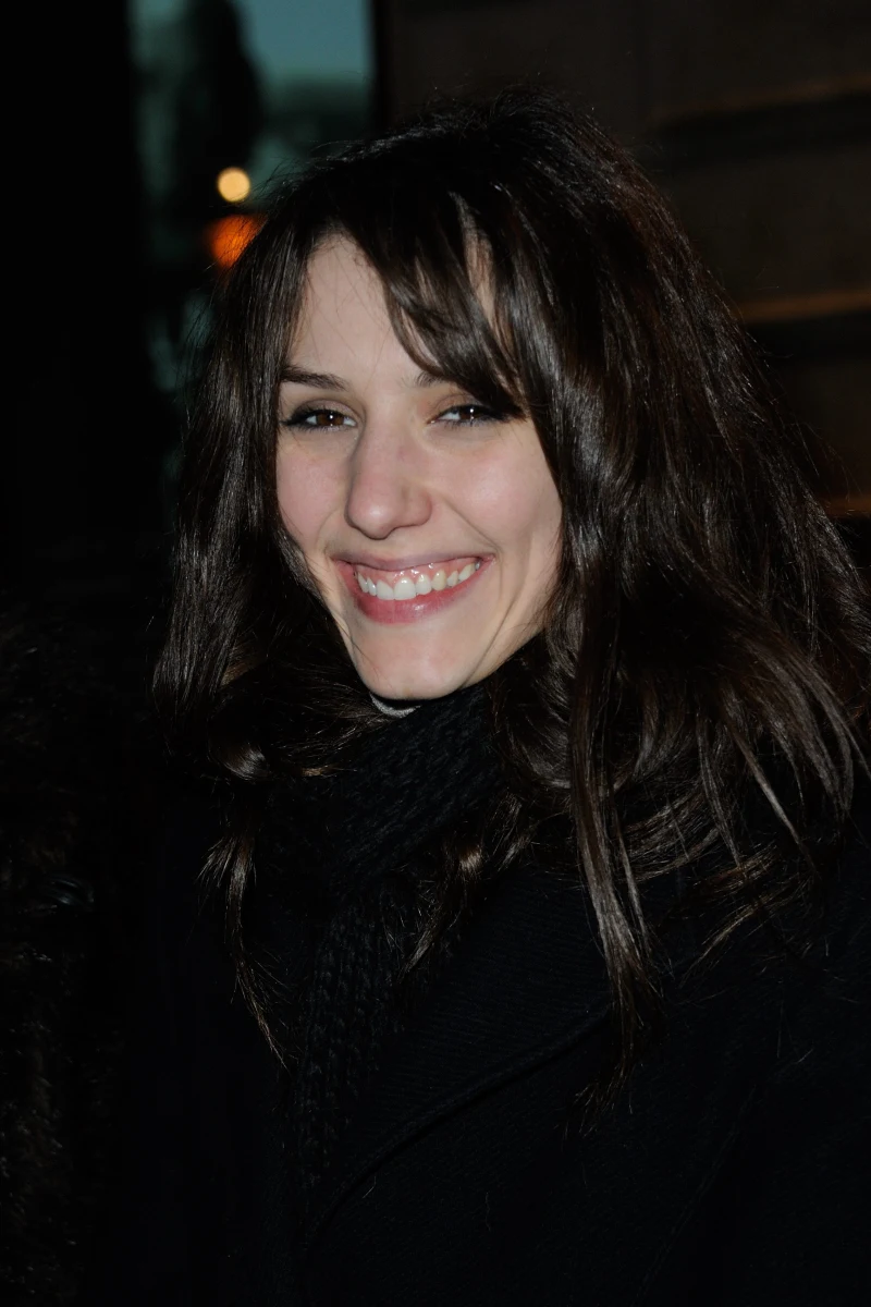 Doria Tillier, francuska modelka i aktorka, która obecnie prezentuje pogodę złożyła nietypową obietnicę. Zadeklarowała, że jeśli drużyna Francji zakwalifikuje się na mundial, to ona... rozbierze się na wizji. Słowa dotrzymała.