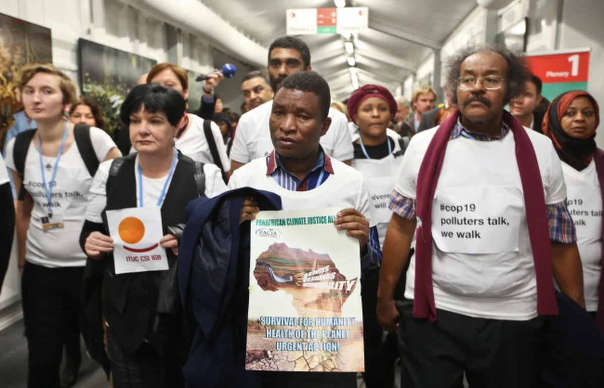 Największe organizacje ekologiczne takie jak np. Greenpeace i WWF opuściły szczyt klimatyczny w Warszawie. Aktywiści twierdzą, że są zawiedzeni postępami negocjacji. Ich zdaniem nie prowadzą one do globalnego porozumienia klimatycznego. 