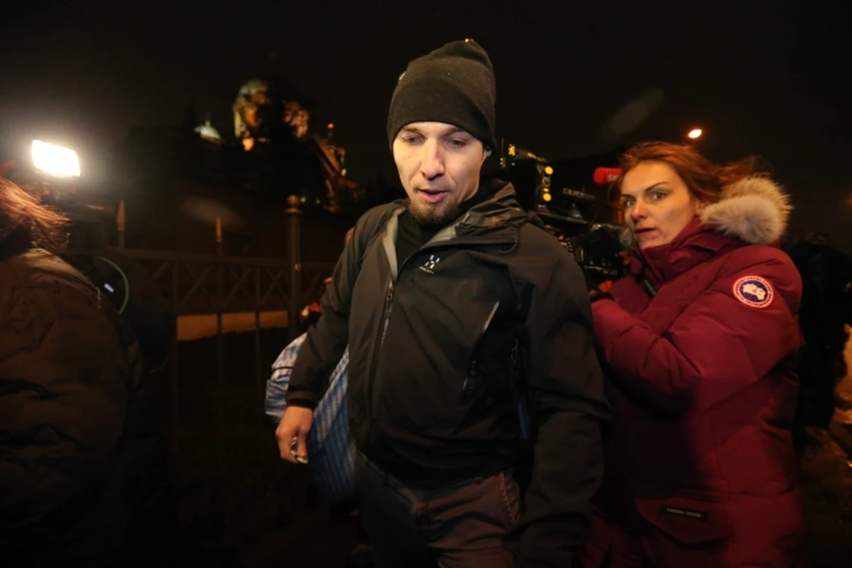 Tomasz Dziemianczuk, jeden z 30 aktywistów międzynarodowej organizacji ekologicznej Greenpeace, zatrzymanych we wrześniu na Morzu Barentsa na statku "Arctic Sunrise", opuścił areszt śledczy Kresty w Petersburgu. Wcześniej centrala Greenpeace'u wpłaciła za 37-letniego pracownika Uniwersytetu Gdańskiego kaucję w wysokości 2 mln rubli, czyli ok. 200 tys. złotych.