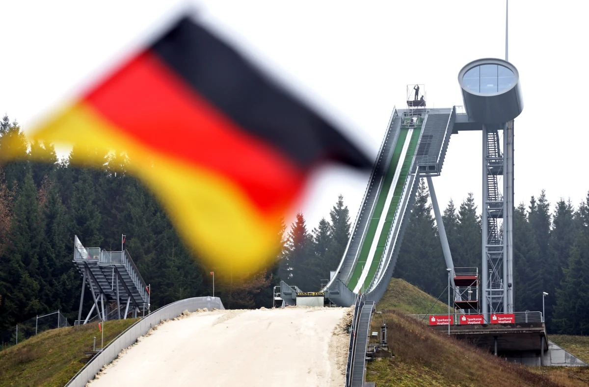 Już dziś na skoczni w niemieckim Klingenthal odbędą się kwalifikacje do niedzielnego konkursu indywidualnego. Na sobotę zaplanowano konkurs drużynowy. Najważniejszym wydarzeniem sezonu będą oczywiście Igrzyska Olimpijskie w Soczi.