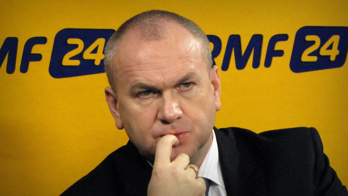 "Mówimy o olbrzymim zagrożeniu korupcyjnym i olbrzymiej skali ewentualnych nieprawidłowości. My zajmujemy się procesowo tym, co nie uległo przedawnieniu. Zajmujemy się jedynie częścią spraw, o których wiemy, gdzie nastąpiło przestępstwo. O wielu sprawach pewnie jeszcze nie wiemy" – tak o tzw. e-aferze mówi szef CBA Paweł Wojtunik. Gość Krzysztofa Ziemca w RMF FM podkreśla, że korupcja jest patologią demokratyczną - dotyka wszystkich partii, grup społecznych, instytucji. Dodaje, że były przesłanki, by skierować do prokuratury zawiadomienie ws. posła PiS Adama Hofmana.