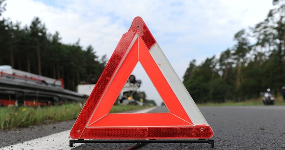 Po zderzeniu czterech pojazdów w Wodzisławiu k. Jędrzejowa (Świętokrzyskie) przez kilka godzin zablokowana była droga krajowa nr 7 Gdańsk-Chyżne. Jedna osoba została ranna.