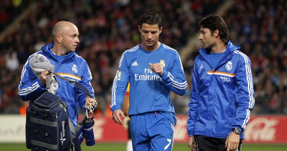 ​Piłkarz Realu Madryt Cristiano Ronaldo poinformował po sobotnim spotkaniu 14. kolejki hiszpańskiej ekstraklasy, w którym z powodu urazu zszedł z boiska, że kontuzja nie jest groźna. "Poprosiłem o zmianę tylko na wszelki wypadek" - wyjaśnił.