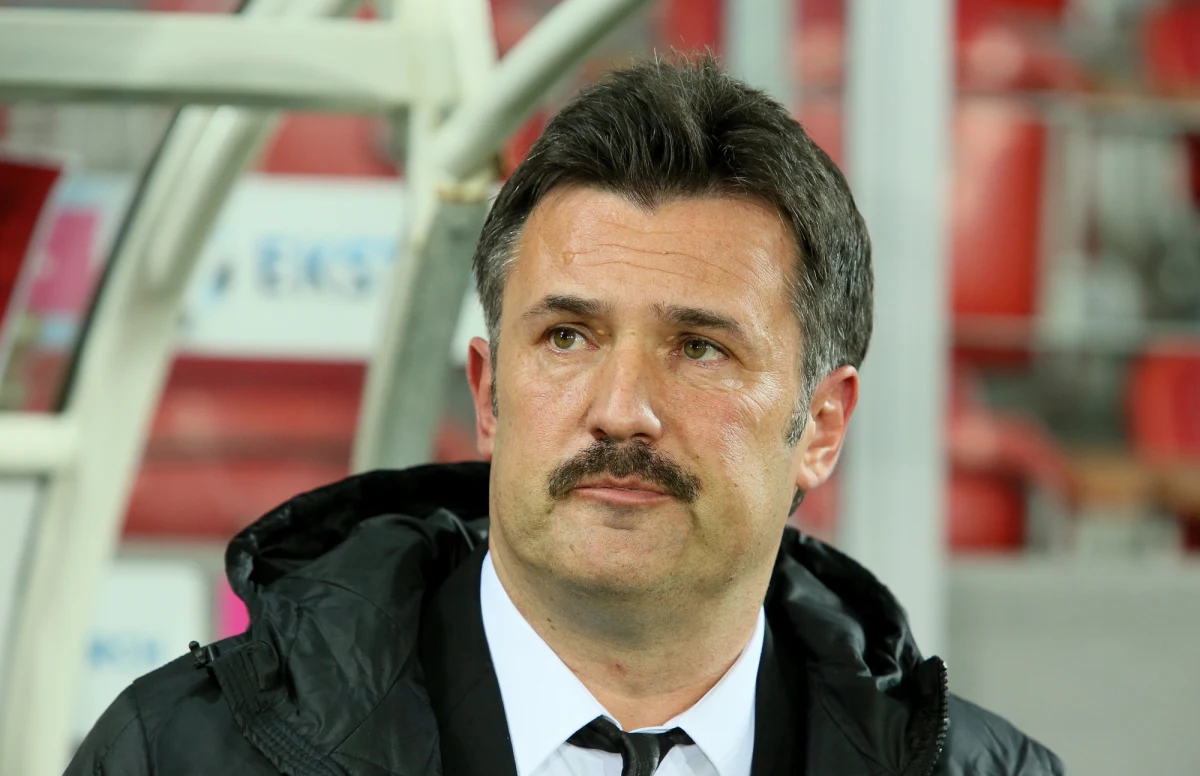 Nie kpię. Porażki się zdarzają, te sromotne również. Niestety zdarza się także, że autorzy porażek nie potrafią przyznać się do błędów. Pan potrafił. A znam takich, co nie potrafili, choć na przebłaganie kibiców powinni na kolanach uderzyć do Częstochowy.