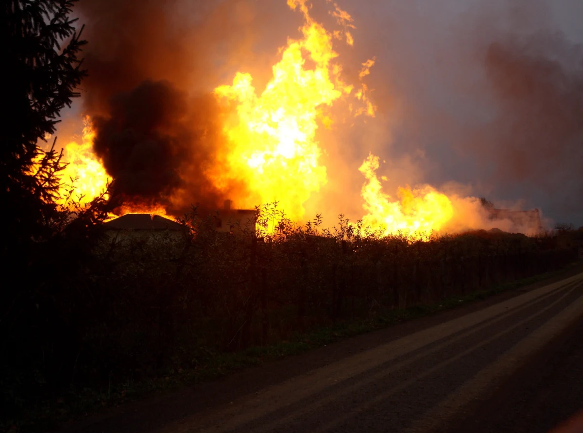 Wadliwie wykonana spoina w starym gazociągu mogła być jedną z przyczyn pożaru, do którego doszło 14 listopada w Jankowie Przygodzkim (Wielkopolskie). Taką informację przekazał rzecznik wykonawcy inwestycji prowadzonej w miejscu zdarzenia.
