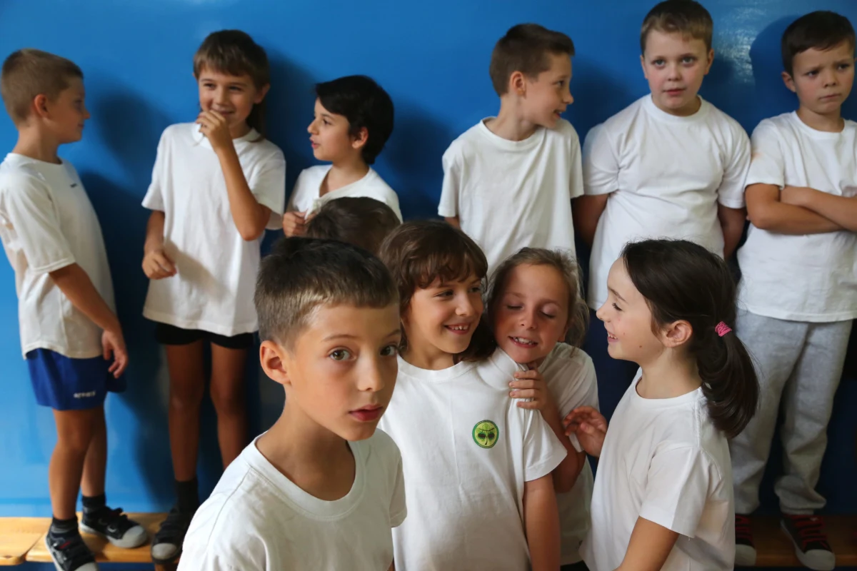 Pół miliona polskich uczniów ma problemy z kręgosłupem lub cierpi na nadwagę - wynika z najnowszego raportu Najwyższej Izby Kontroli. Optymistyczne nie są też statystyki dotyczące lekcji WF. W gimnazjach i liceach rezygnuje z nich nawet 30 procent młodych ludzi. 