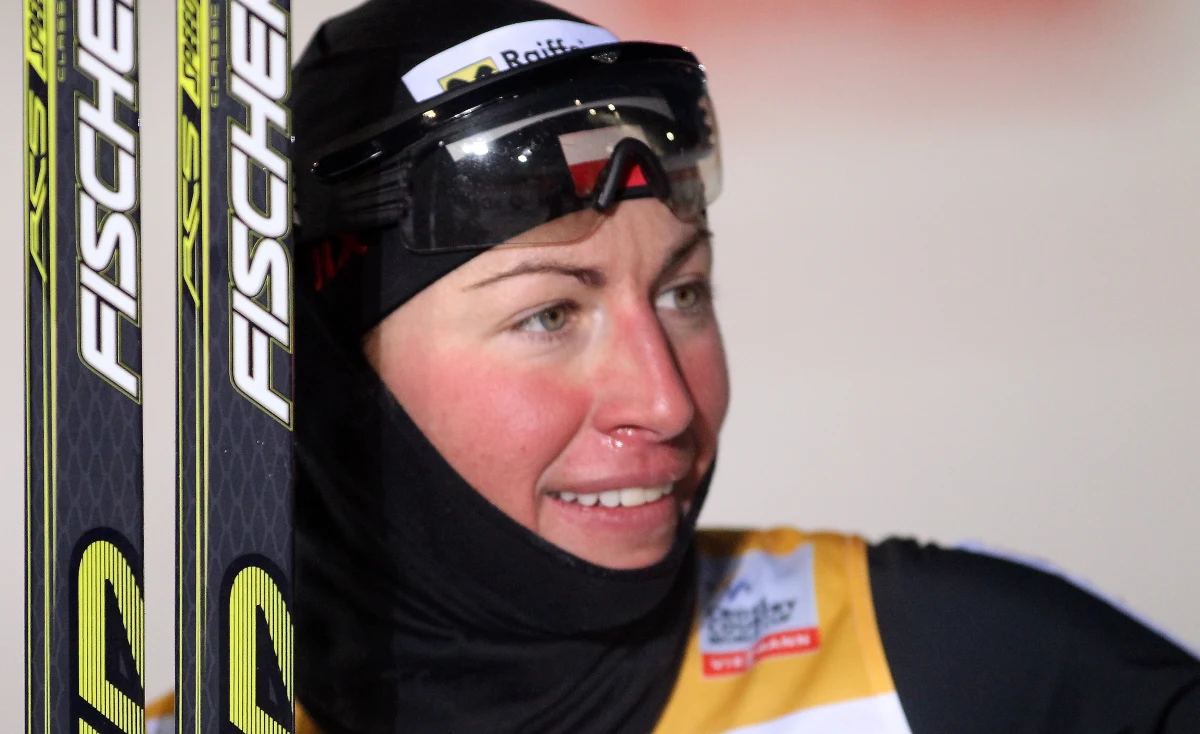 "Błędy były, nie był to perfekcyjny bieg. Tak jak zawsze na początku sezonu: trochę nerwowo, trochę nie tak, ale byłam na tyle silna, żeby się z tych różnych błędów wykaraskać. I dziewczyny też popełniały błędy" - mówiła po wygranym sprincie Justyna Kowalczyk. Polka zajęła pierwsze miejsce w inauguracyjnych zawodach Pucharu Świata.